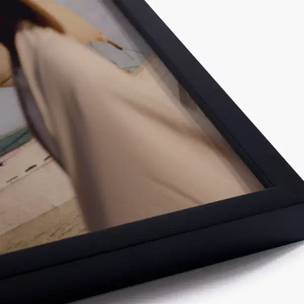 Sussurro — black frame detail
